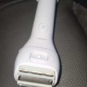 Wet/Dry Electric Shaver - White